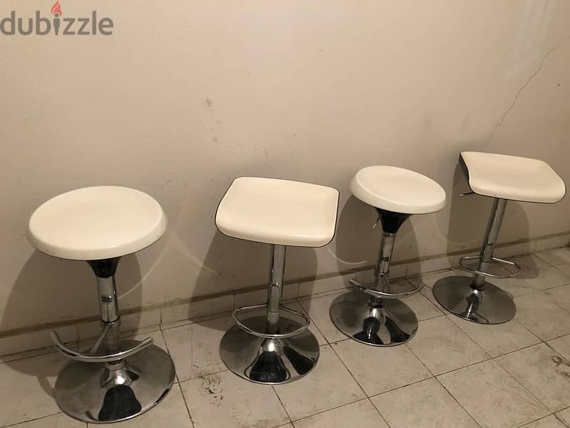 4 bar stools / bar chairs . 160$ 3