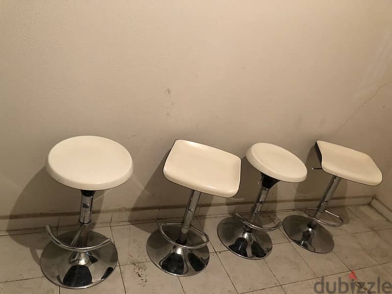 4 bar stools / bar chairs . 160$ 5