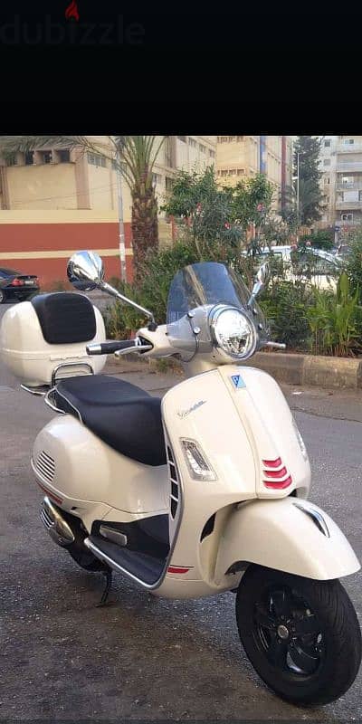 Vespa gts 300 Super model 2022 full accessories like new 10600klm