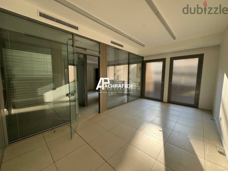 Office For Rent in Downtown - مكتب للإجار في وسط بيروت 0