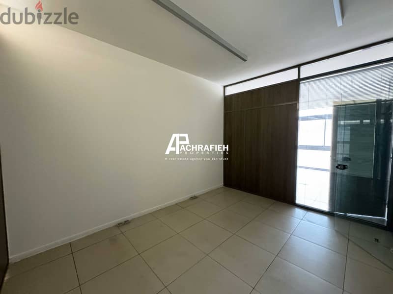 Office For Rent in Downtown - مكتب للإجار في وسط بيروت 4