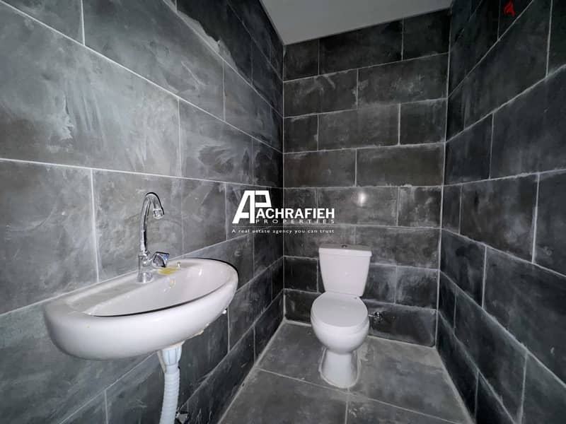 Office For Rent in Achrafieh - مكتب للإجار في الأشرفية 3