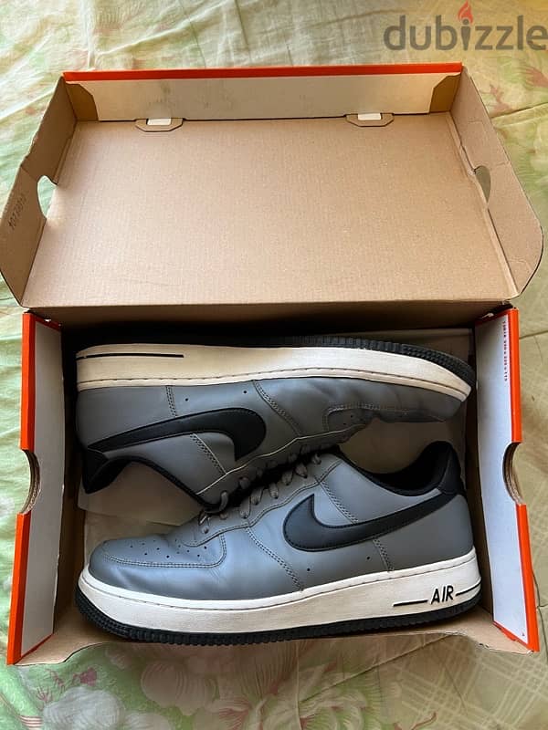 NIKE AIR SHOES 1