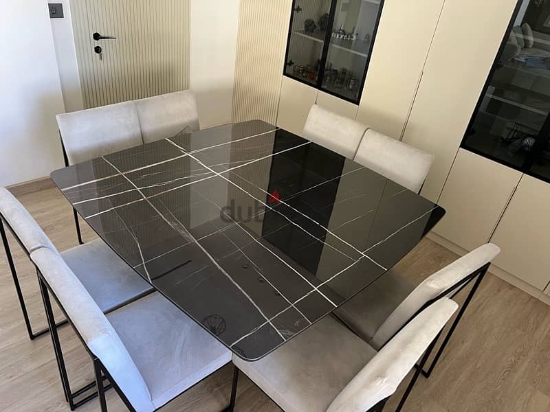 new modern dining room excellent condition 1