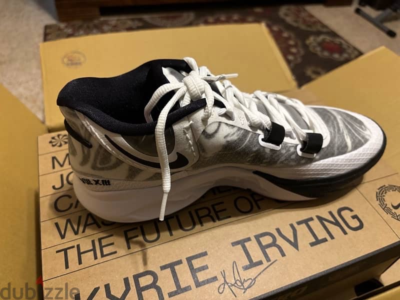 NIKE KYRIE IRVING 8 shoes 6