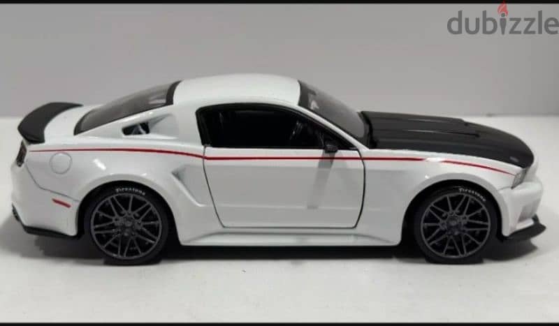 2014 Ford Mustang Street Racer diecast car model 1:24 2