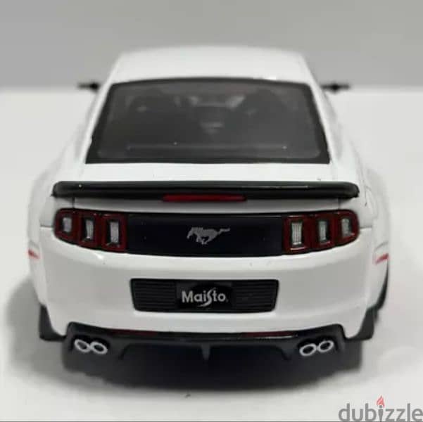 2014 Ford Mustang Street Racer diecast car model 1:24 4