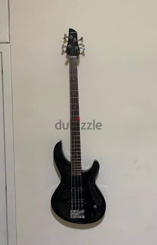 electric bass guitar in good condition 0