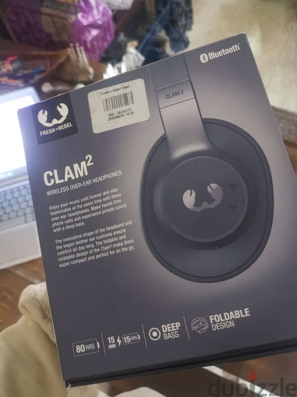 Clam 2 Headset 1