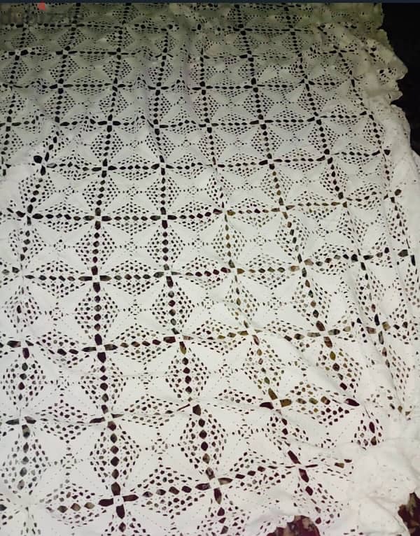 شرشف طاولة سفرة Crochet Antique  شغل يدابيض القياس٣ أمتار جديد مميز 0