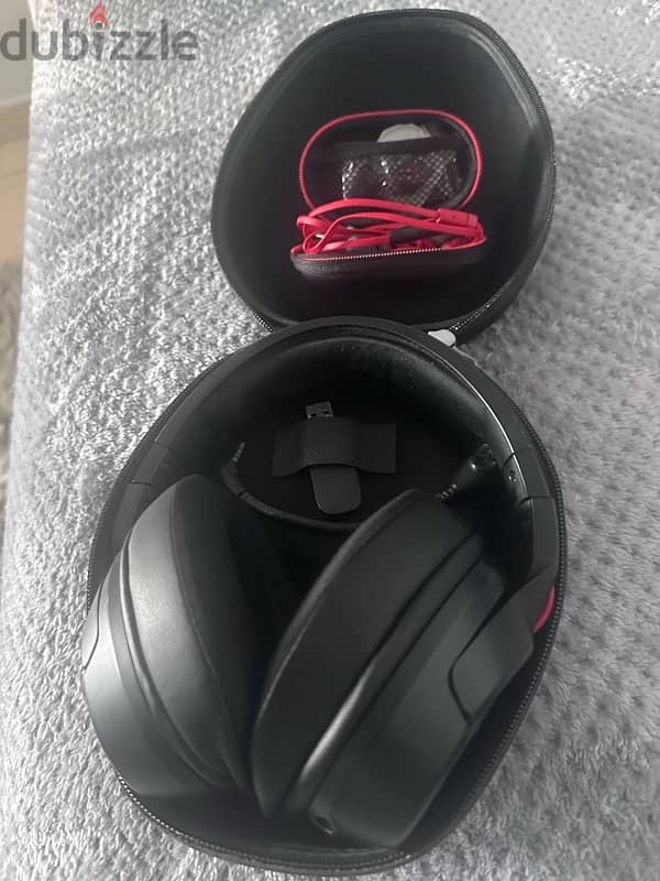 headset and earbuds 0