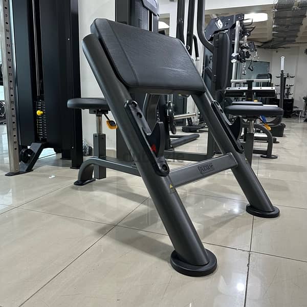 FG ARM CURL BENCH 1