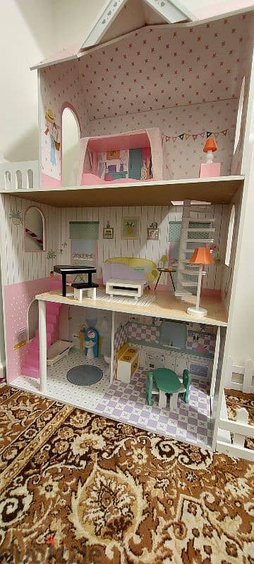 Doll House very good conditions LIKE NEW 1