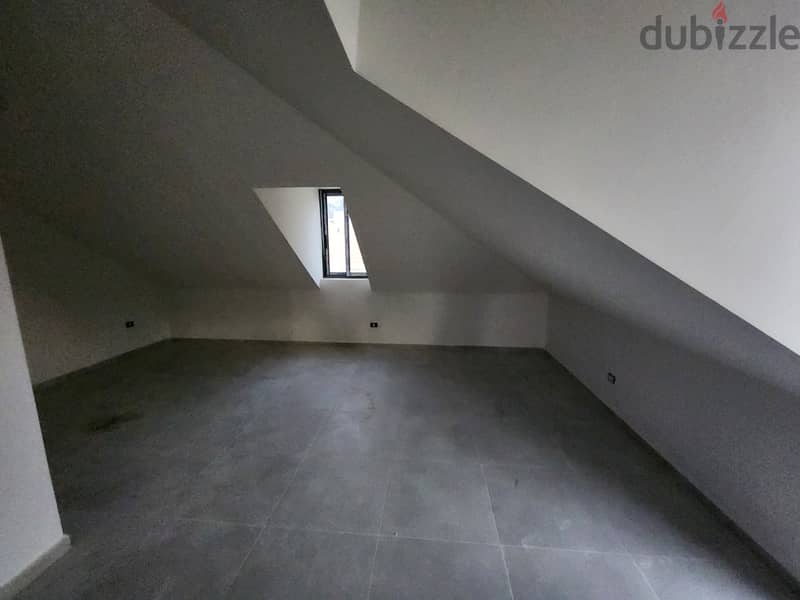 RWB194EA - Brand new duplex apartment for sale in Bouar 6