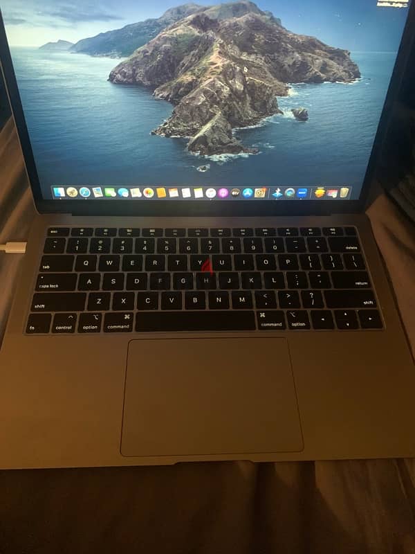 MacBook Air 2019 ( In perfect condition ) + free headphones 1