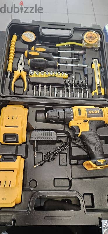 Cordless screwdriver 2batteries with tools 1