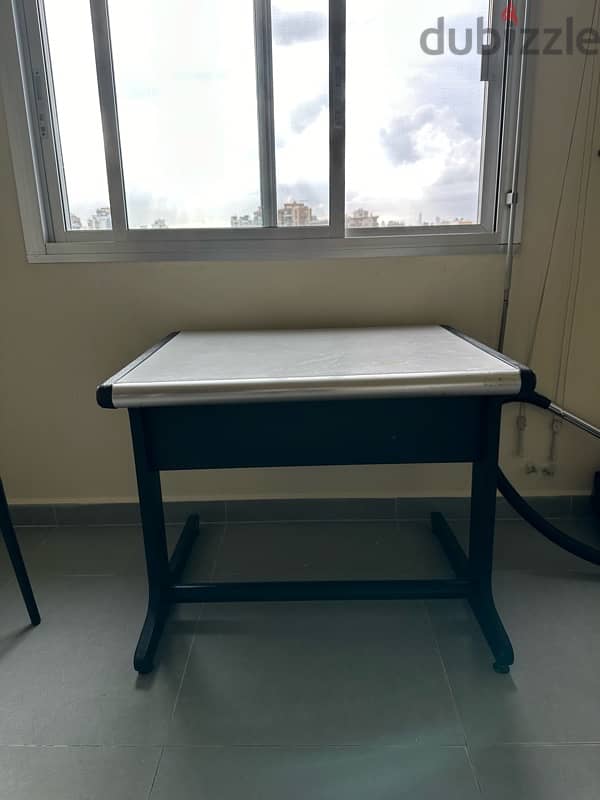 3 desks for sale (like new) 5