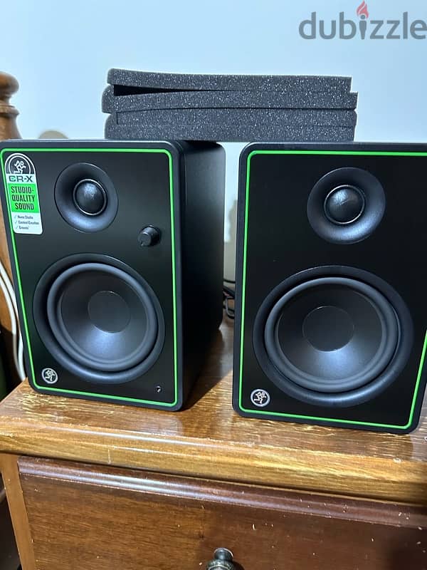 Mackie studio monitors 5 inch 0