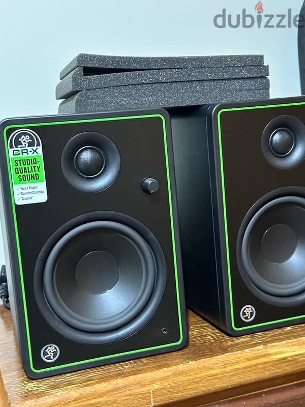 Mackie studio monitors 5 inch 2