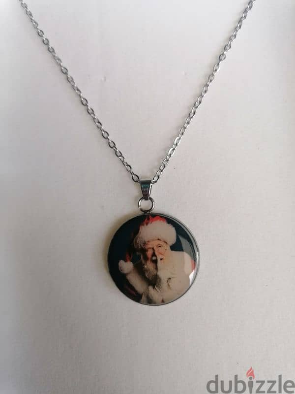 santa resin necklace 0