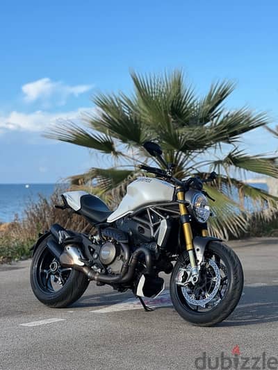 Ducati Monster 1200s