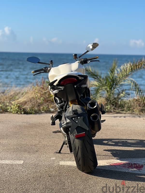 Ducati Monster 1200s 3