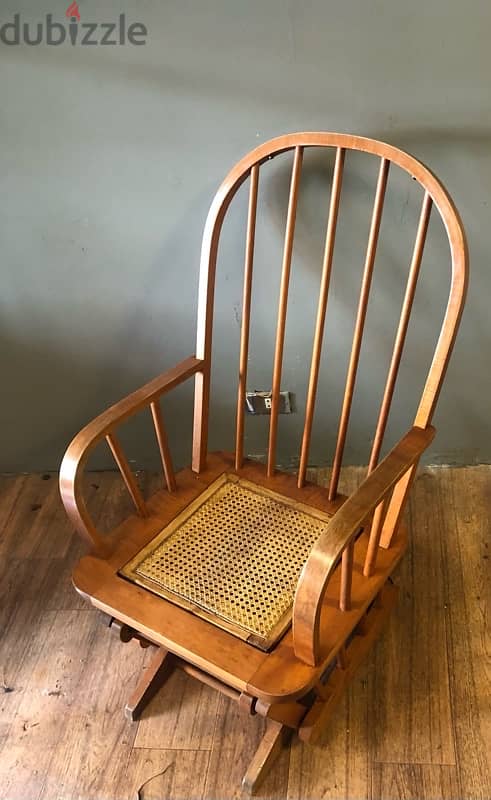 rocking chair in excellent condition. 110$ 1