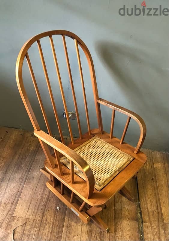 rocking chair in excellent condition. 110$ 4