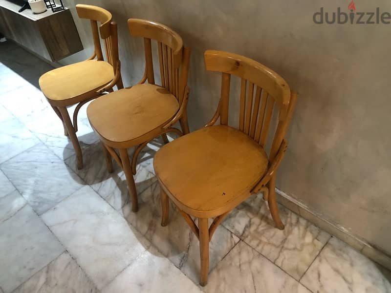 3 vintage bamboo chairs in excellent condition. 100$ 3