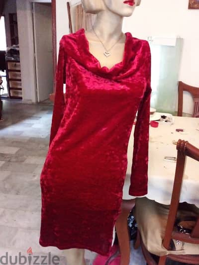 veloure red dress