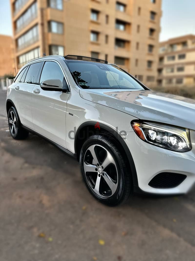 Mercedes GLC 300 Launch Edition 2016 clean carfax 0