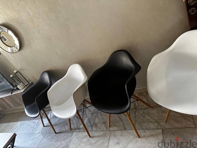 6 modern dining chairs like new. 240$ 3