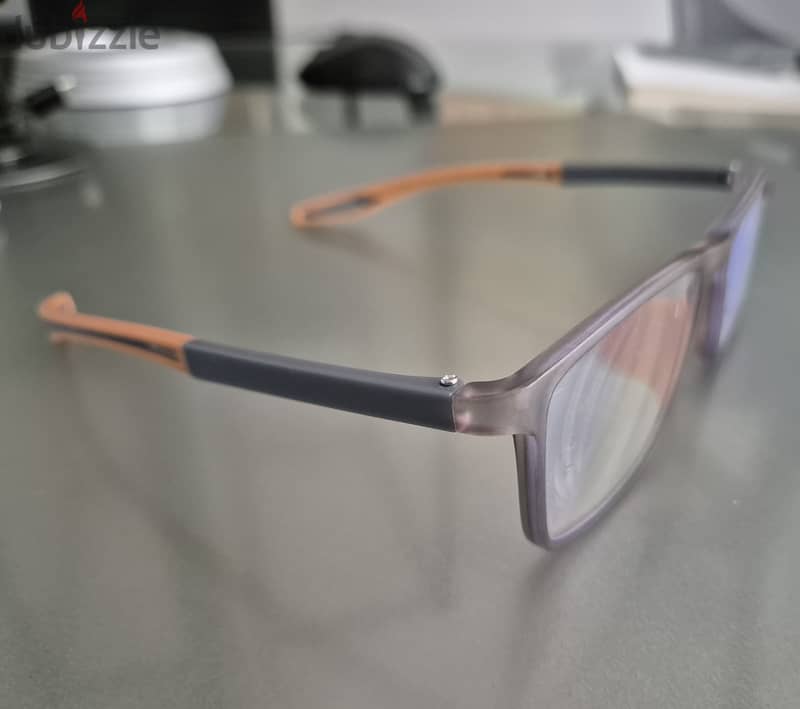 Blue-Light Emitting Reading Glasses 2.5x 5