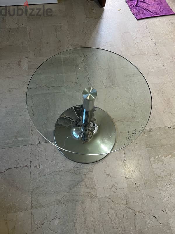 round glass tables 1