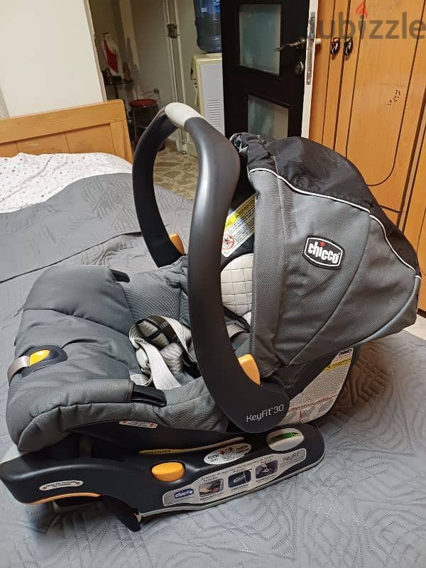 Chicco - Baby Car Seat 2