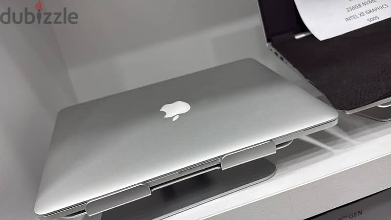 Macbook pro 13.3 inch 8 gb ram 500 gb super clean 0