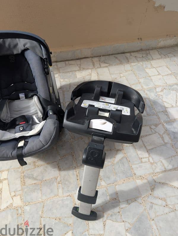 DOONA Stroller and Car Seat with Base 6