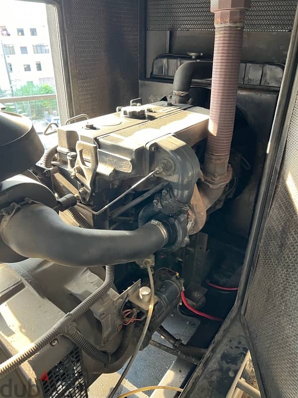 very clean perkins  generator 80 KVA 4cylinder turbo 1