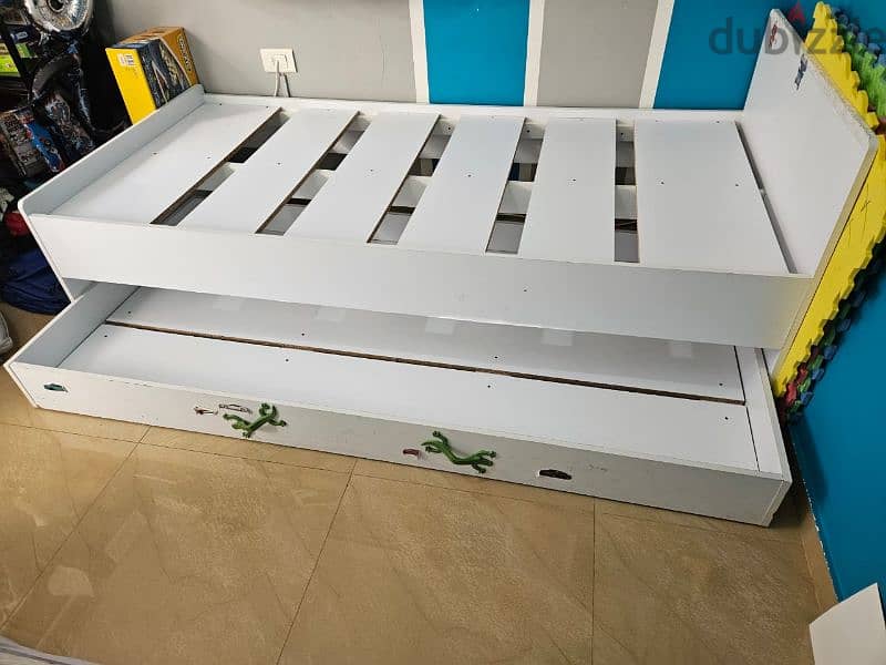 2 beds drawer with 2 mattresses 1m ٢ تخت مع تخت جرار مع ٢ فرشات 1