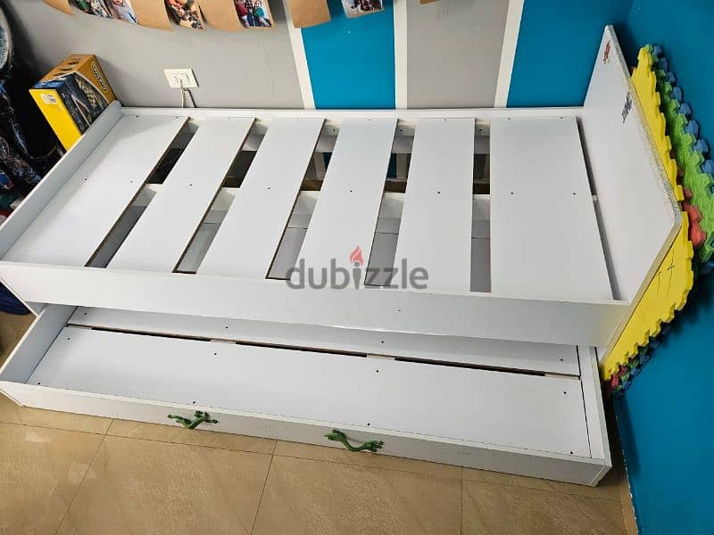 2 beds drawer with 2 mattresses 1m ٢ تخت مع تخت جرار مع ٢ فرشات 3