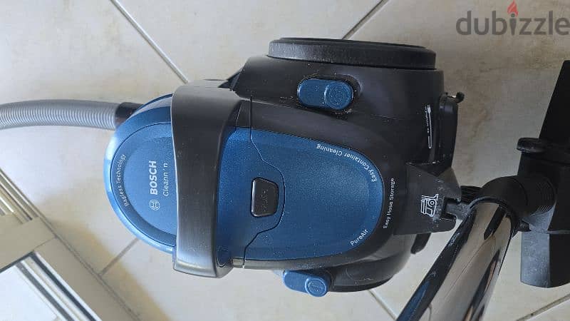 . Bosch bagless cleaner. مكنسة كهربائية بوش 0