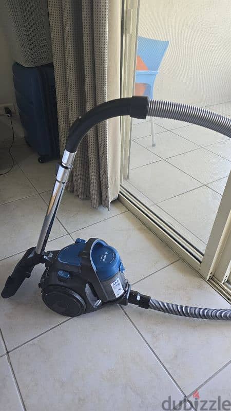 . Bosch bagless cleaner. مكنسة كهربائية بوش 2