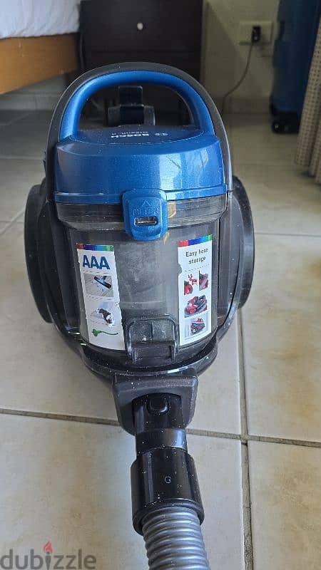 . Bosch bagless cleaner. مكنسة كهربائية بوش 4