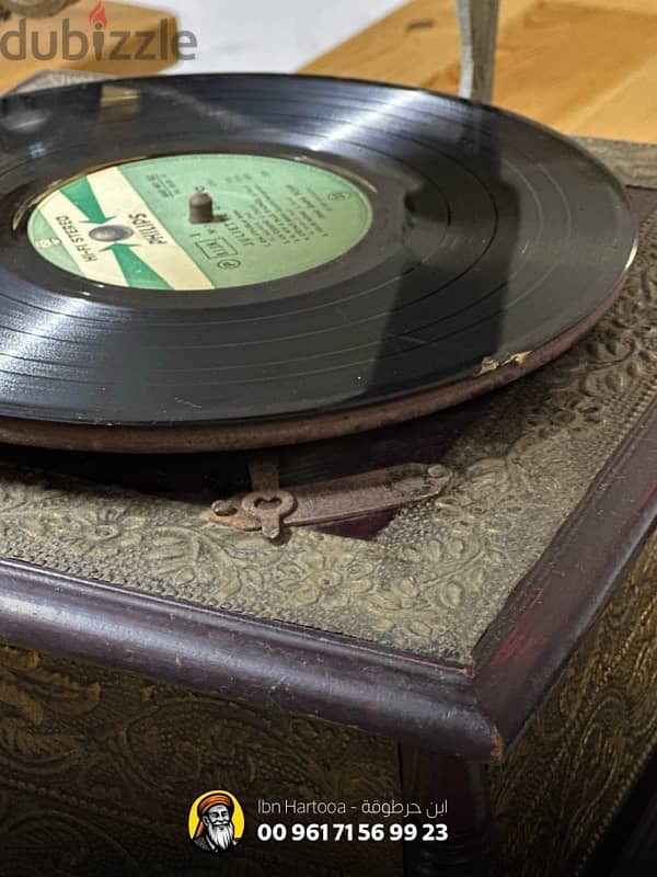 Indian Wooden Phonograph 1