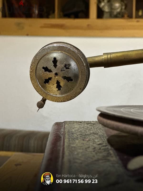 Indian Wooden Phonograph 3