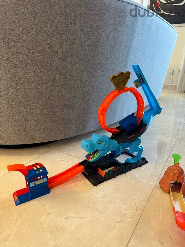 hotwheel circuit dinosaur 1