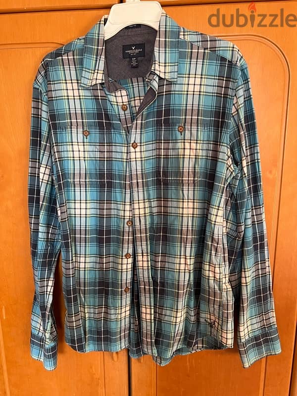 AMERICAN EAGLE BOTTON DOWN COLLARED SHIRT 0