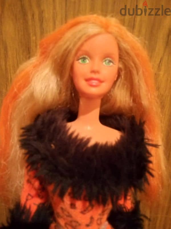 ENCHANTED HALLOWEEN Barbie 2000 barely used Still Good doll bend legs. 1