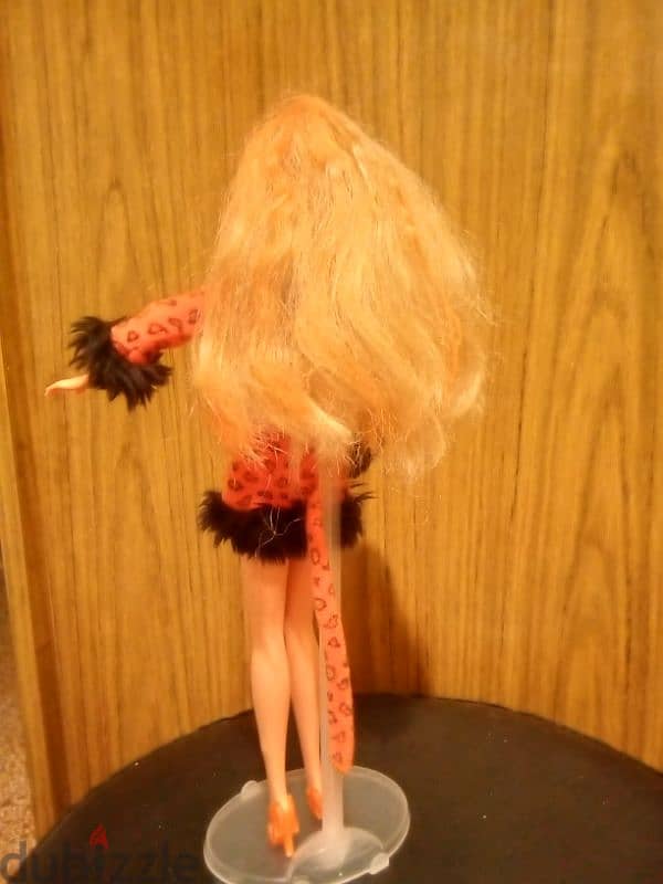 ENCHANTED HALLOWEEN Barbie 2000 barely used Still Good doll bend legs. 4