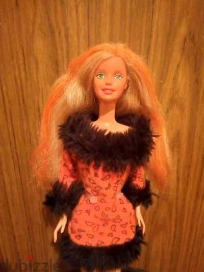 ENCHANTED HALLOWEEN Barbie 2000 Barely Used Still Good doll bend legs.